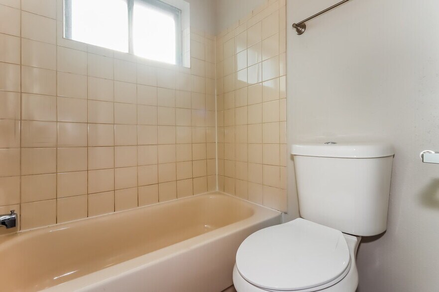 Building Photo - 16706 Quail Meadow Dr