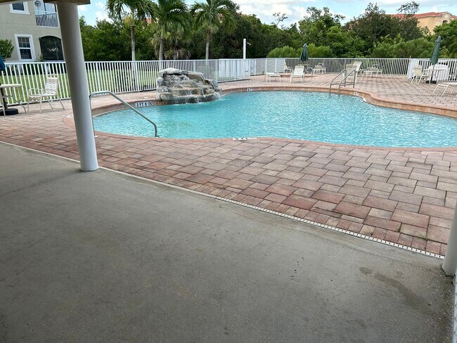 Building Photo - 7511 Oakshade Cir