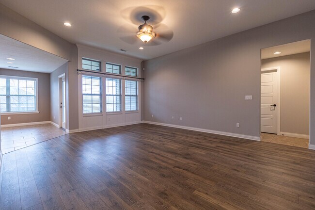 Building Photo - 2705 Iron Gate Dr