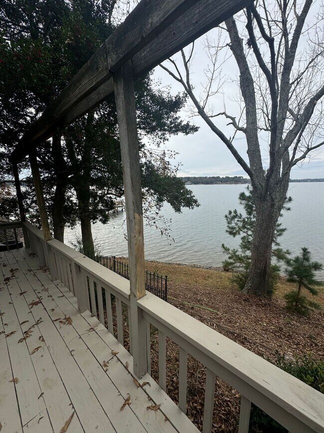 Building Photo - Enjoy Lakefront Luxury Year Round! $250 Off First Full Month's Rent!