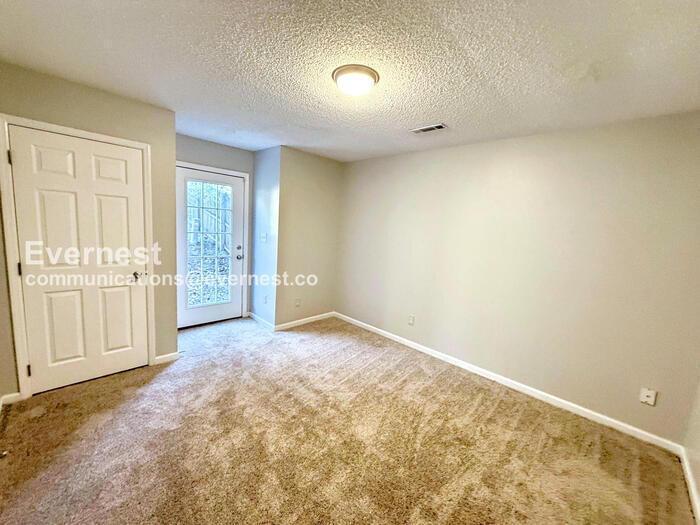 Building Photo - 713 Carr Ave