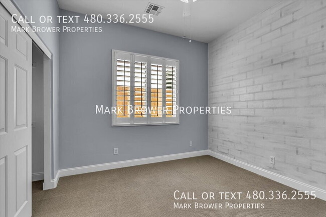 Building Photo - 3732 S Halsted Dr