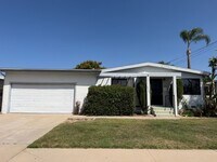 Building Photo - 2124 Hemlock Ave