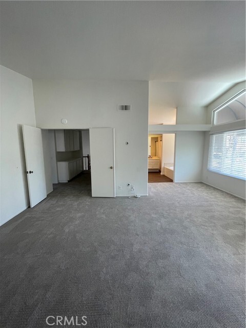 Building Photo - 41572 Willow Run Rd