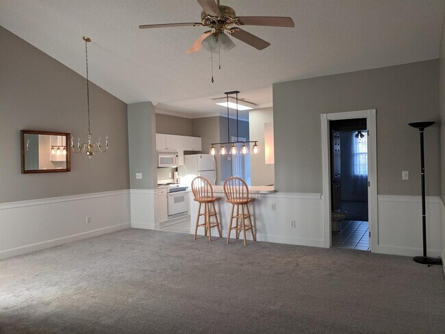 Building Photo - 670 Riverwalk Dr
