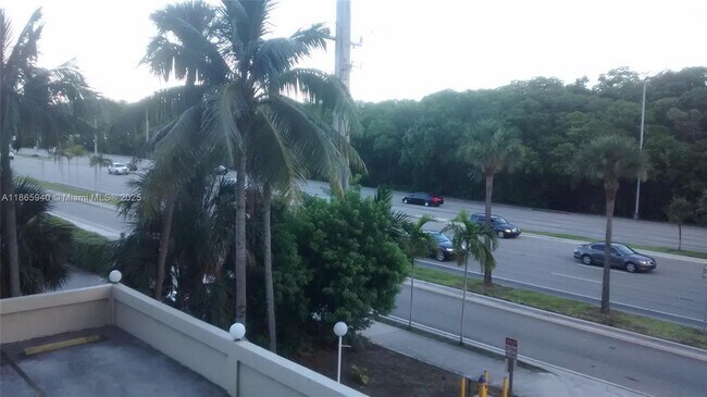 Building Photo - 2903 N Miami Beach Blvd