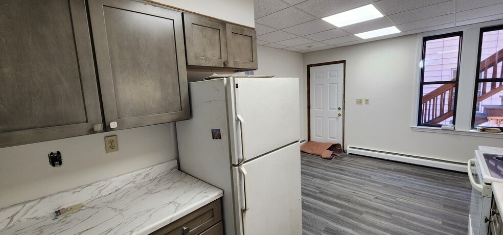 Kitchen & Fridge Eat In area - 29 William St