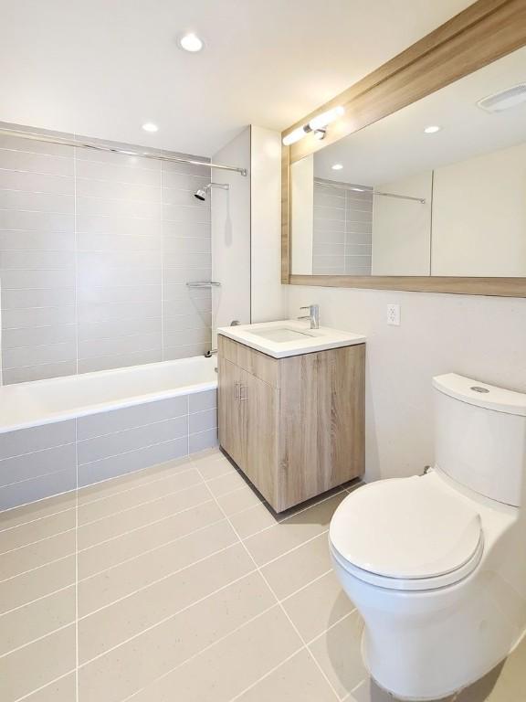 Building Photo - 1 bedroom in Long Island City NY 11106