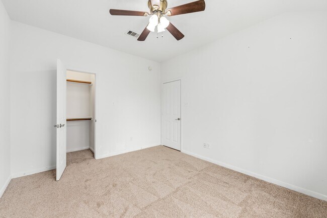 Building Photo - 4908 Summer Rain Dr
