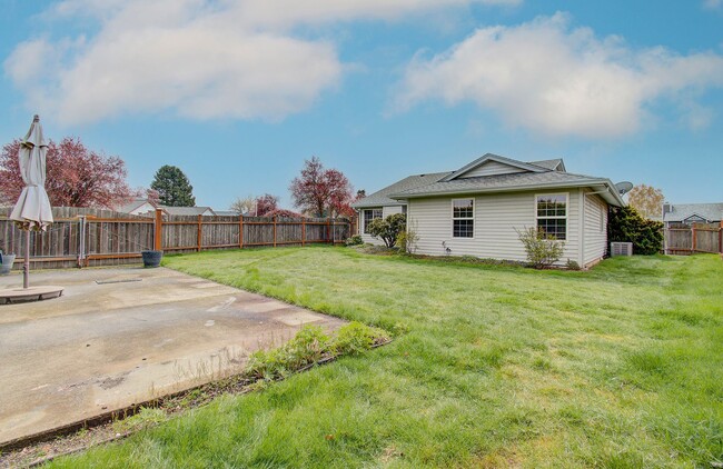 Building Photo - Single Level In Heart of Salmon Creek