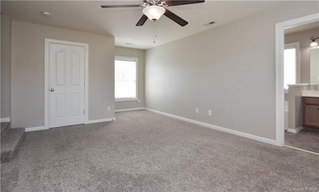 Building Photo - 4 BR/2.5BA  Community Pool | Fenced backyard!
