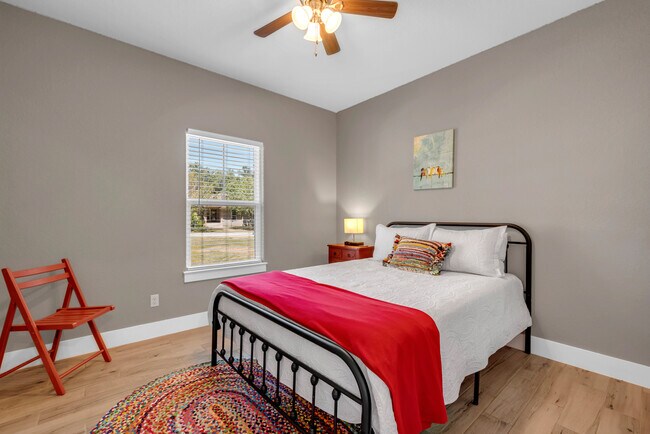 Building Photo - 113 Winding Oak Dr