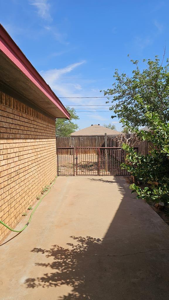Building Photo - 4720 W Cuthbert Ave