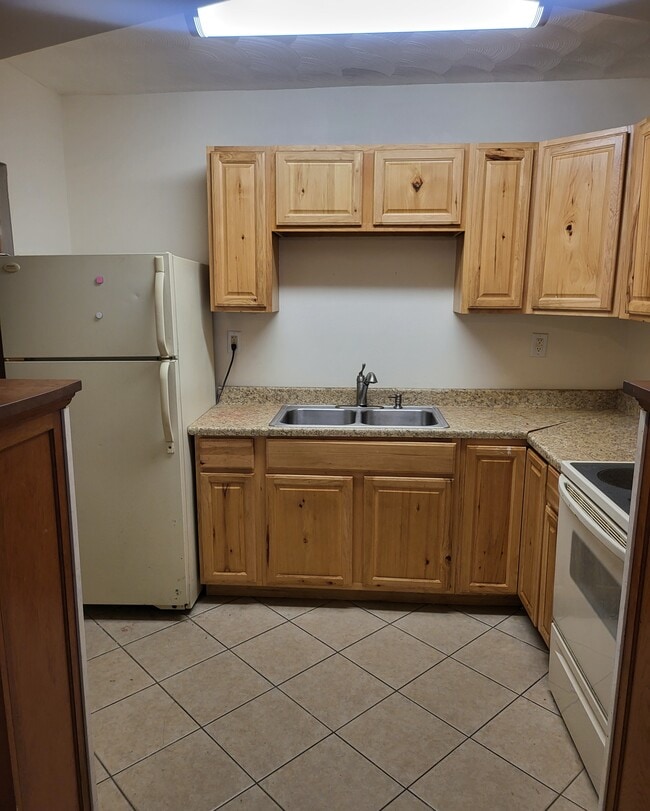 Building Photo - 2671 N Main St