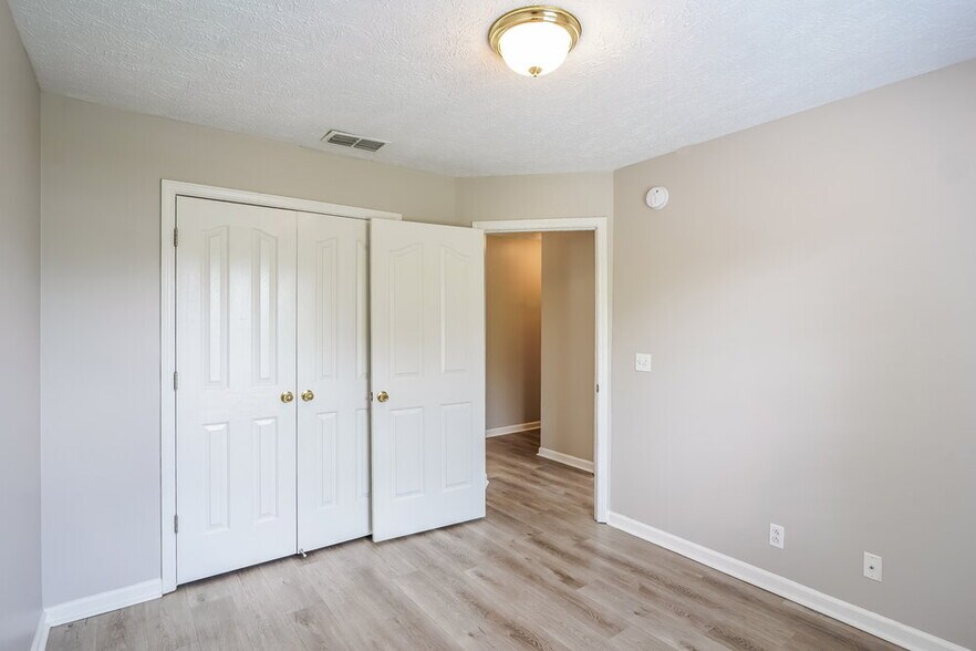 Building Photo - 1187 St Andrews Dr