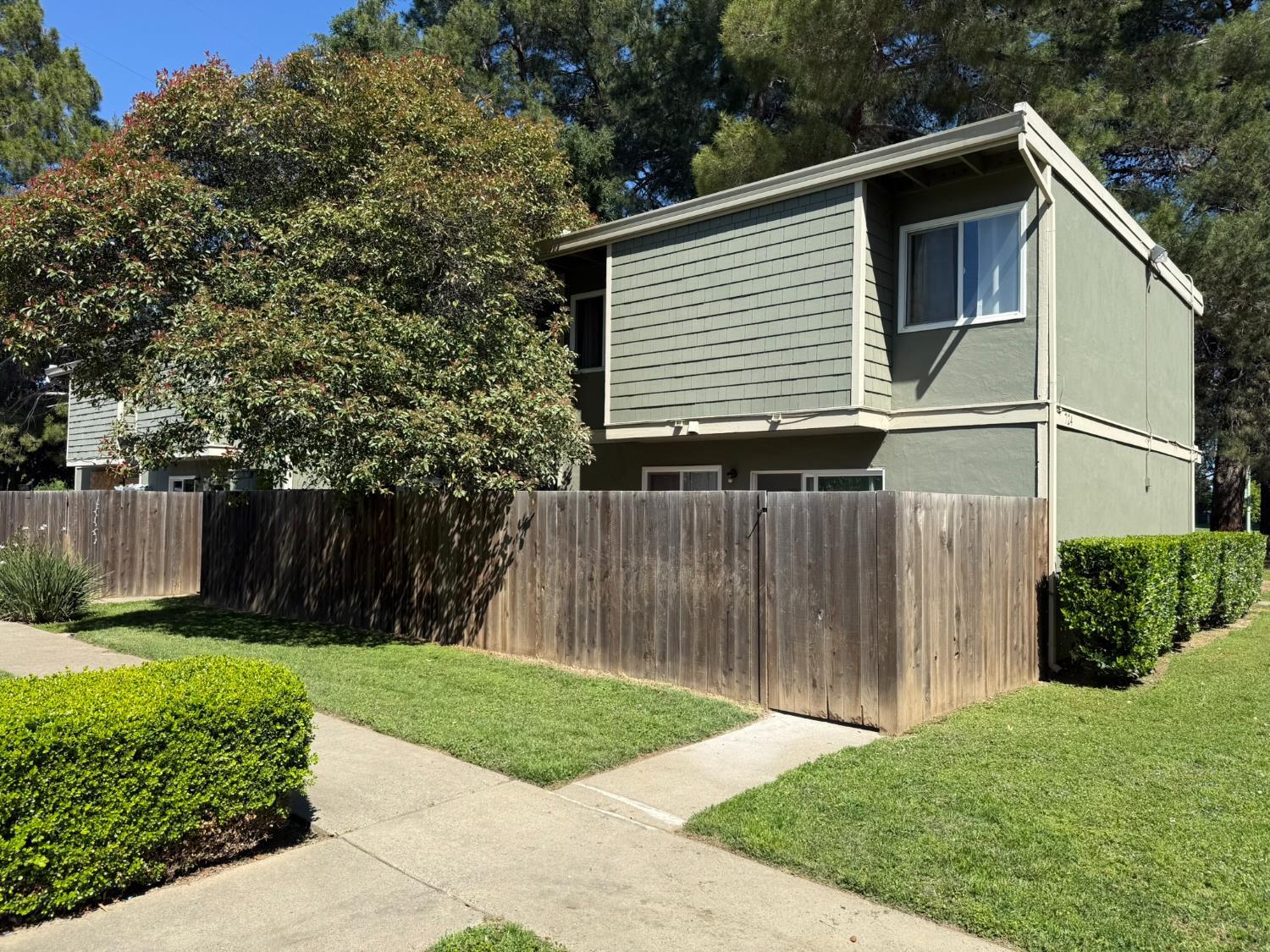 Building Photo - 724 Northfield Dr