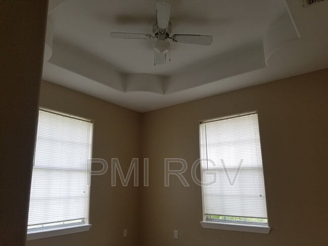 Building Photo - 8314 N Val Verde Rd