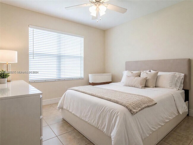 Building Photo - 4205 SW 136th Pl