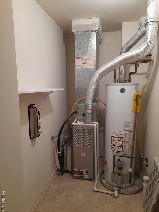 Building Photo - 14474 Shadywood Dr