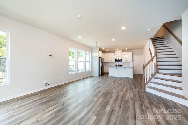 Building Photo - 2550 Lydia Ave