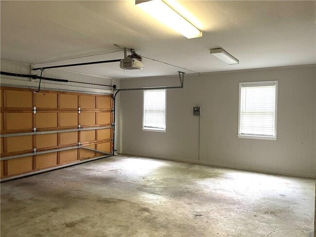 Building Photo - 5045 Spalding Dr