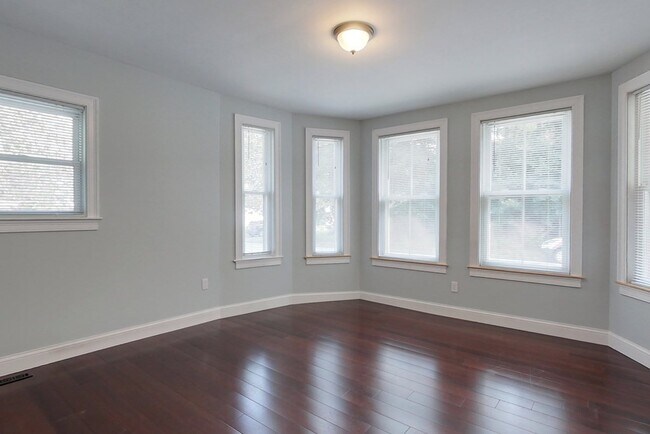 Building Photo - 10-12 Broadway St