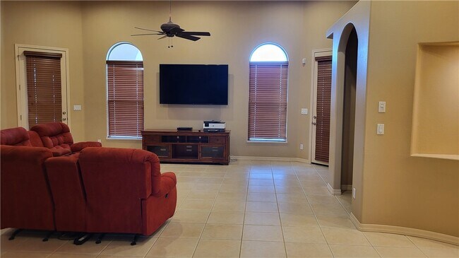 Building Photo - 6301 Vista Laguna Dr