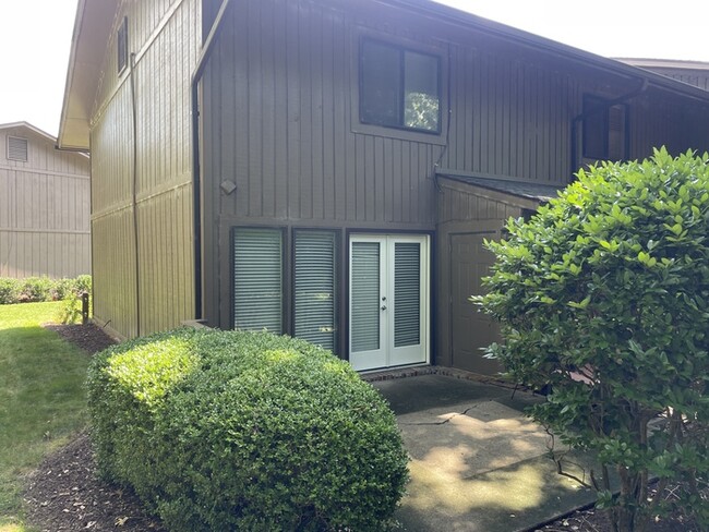 Building Photo - 606 Oak Tree Dr