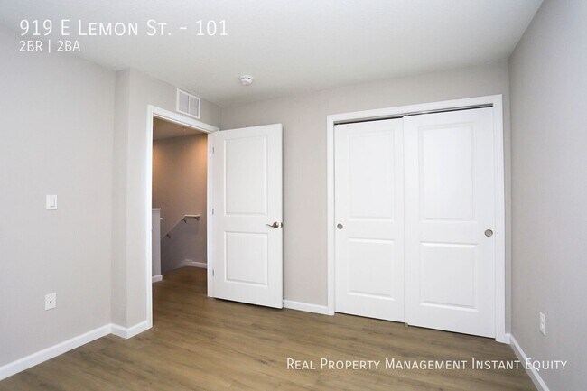 Building Photo - 919 E Lemon St