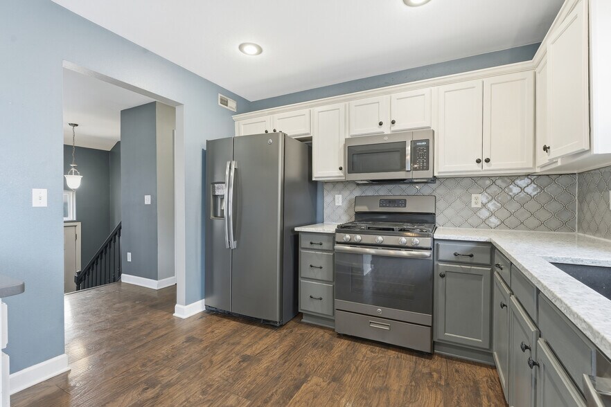 Building Photo - 11516 N Windsor Ave