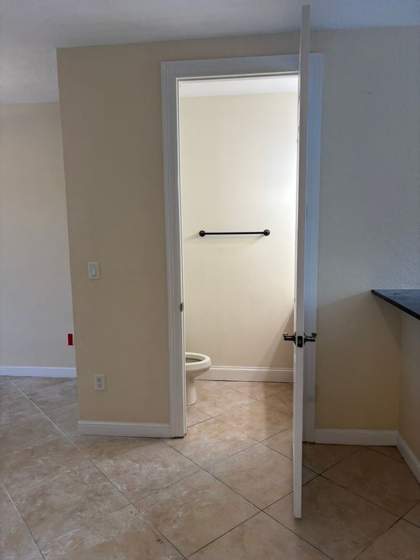 Building Photo - 590 Amador Ln
