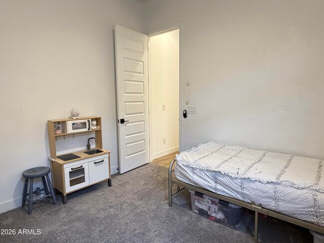 Building Photo - 10849 E Thunderbolt Ave