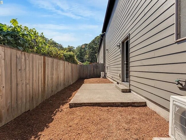 Building Photo - Modern Home 4 Beds 3 Baths in Beaverton!