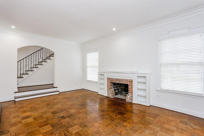 Building Photo - 3125 Wroxton Rd