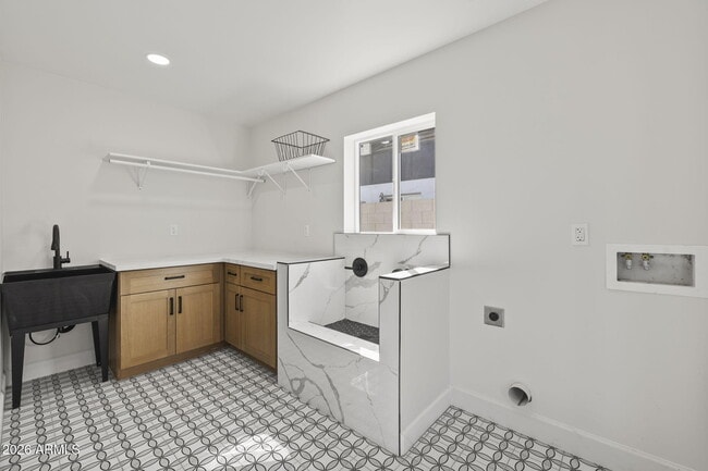 Building Photo - 8632 E Highland Ave