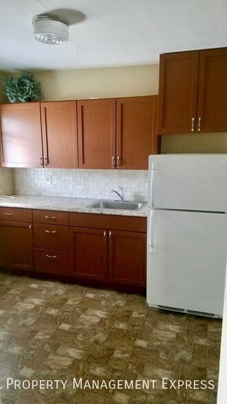 Building Photo - 2 Bedroom + Bonus Office in Central Sioux Falls!