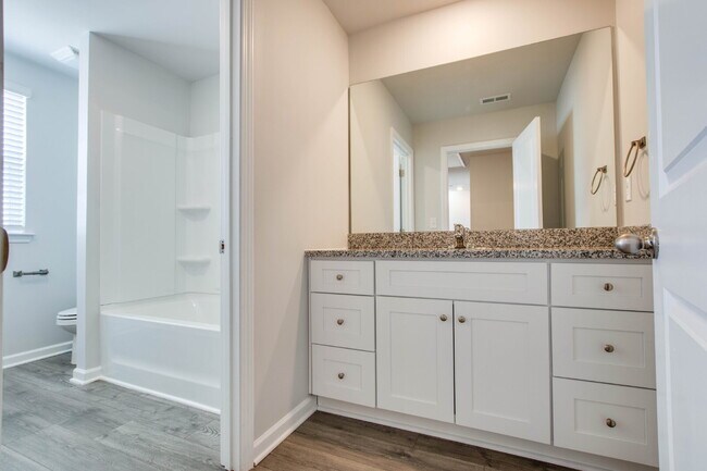 Building Photo - 2404 Alberto Dr