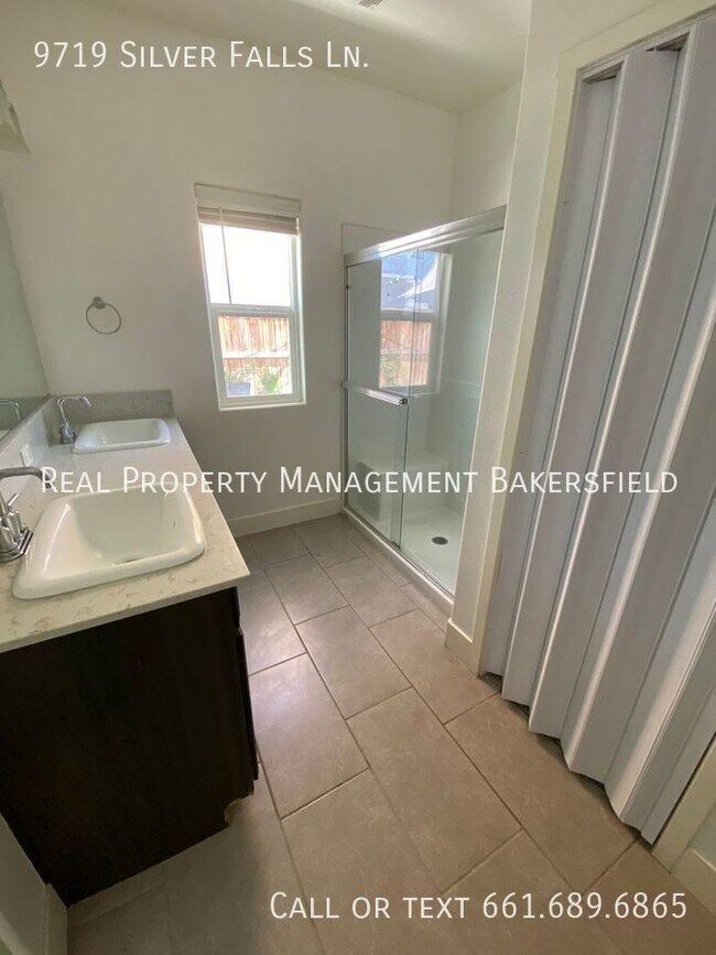 Building Photo - 9719 Silver Falls Ln