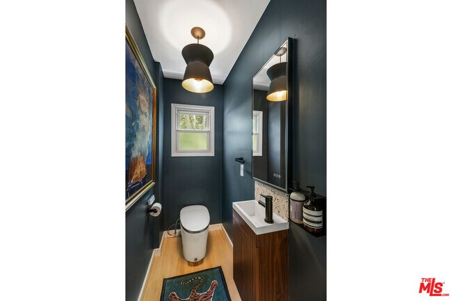 Building Photo - 5749 Valley Oak Dr