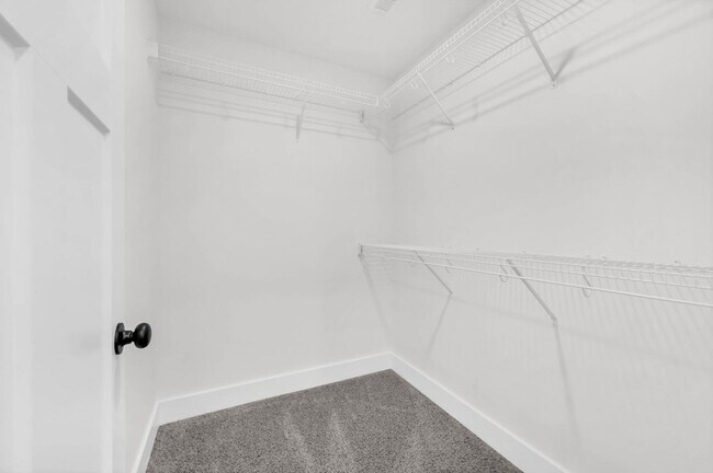 Building Photo - 3 Bedroom 2 1/2 Bath Condo For Rent Near Downtown!