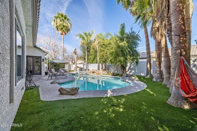 Building Photo - 2732 E Hillery Dr