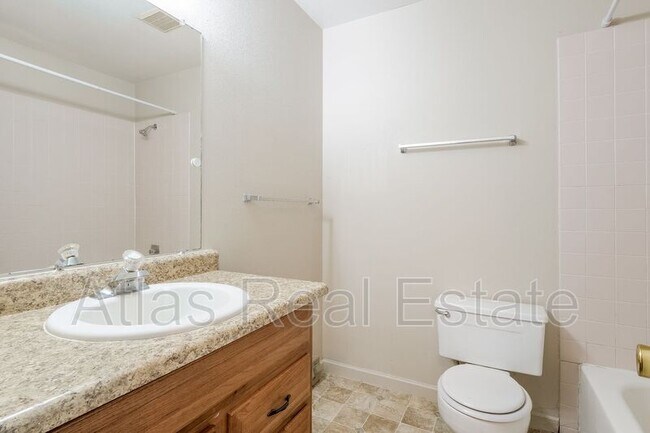 Building Photo - 32 Royal Crest Dr