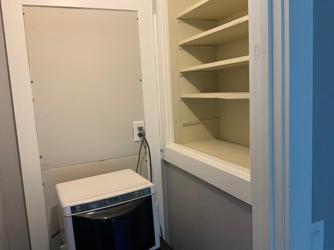 Kitchen Pantry - 582 N Volusia Ave