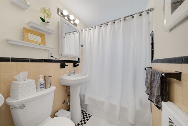 Building Photo - 926 Massachusetts Ave