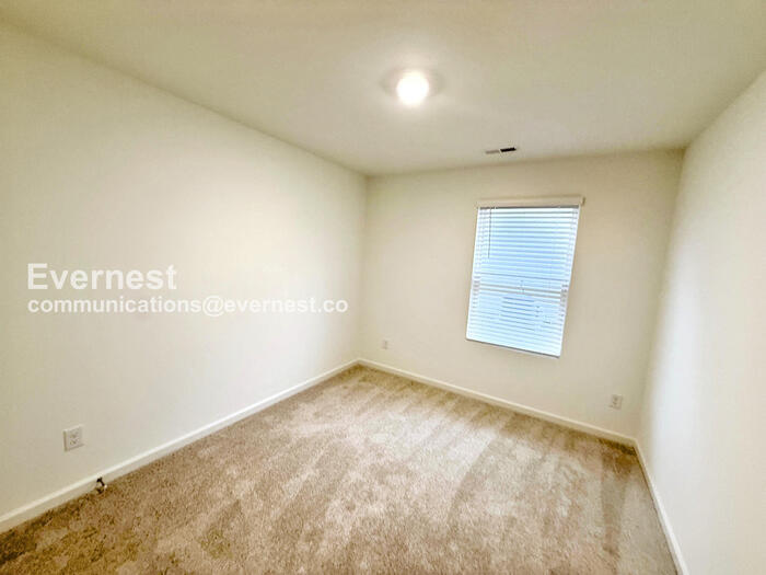 Building Photo - 241 Koslin Lp