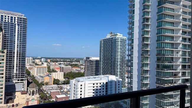 Building Photo - 1 Beach Dr SE