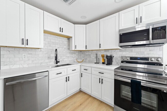 Building Photo - 4603 N Ocean Blvd