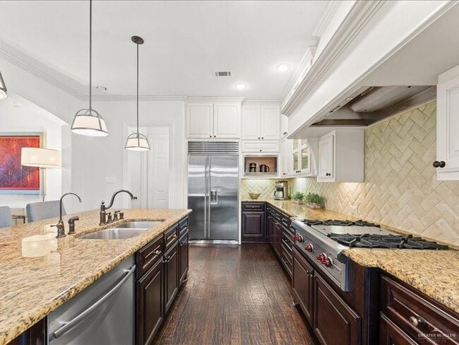 Building Photo - 7 Ivy Castle Ct