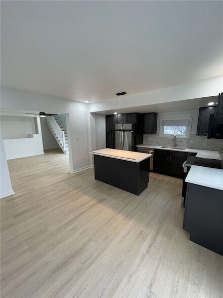 Building Photo - 107 Shoup St