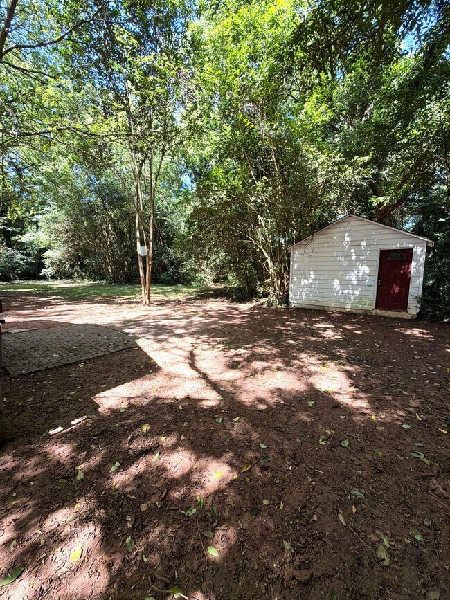 Building Photo - 3516 Eastway Dr